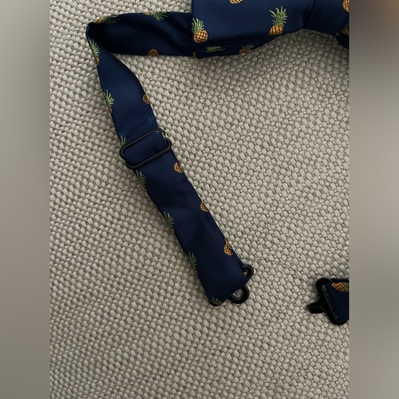 Bowtie Behavior Navy Blue Bowtie 🍍 Pineapple print - Picture 8 of 10